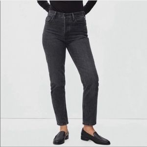 Everlane Women's High Rise Jeans - Black curvy 90s cheeky straight jean
